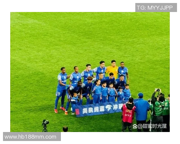 足球明星与女星携手共度甜蜜时光揭示爱情背后的故事与挑战