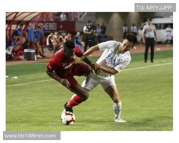 大连队迎战河北华夏幸福全力争胜展现球队实力与斗志